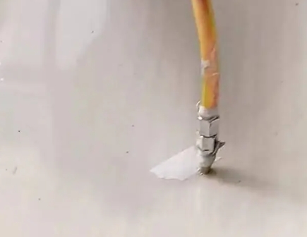 曹妃甸瓷砖空鼓维修公司专业解答在瓷砖铺贴过程中，如果使用的砂料过粗（如全部使用了粗砂），可能会导致以下问题